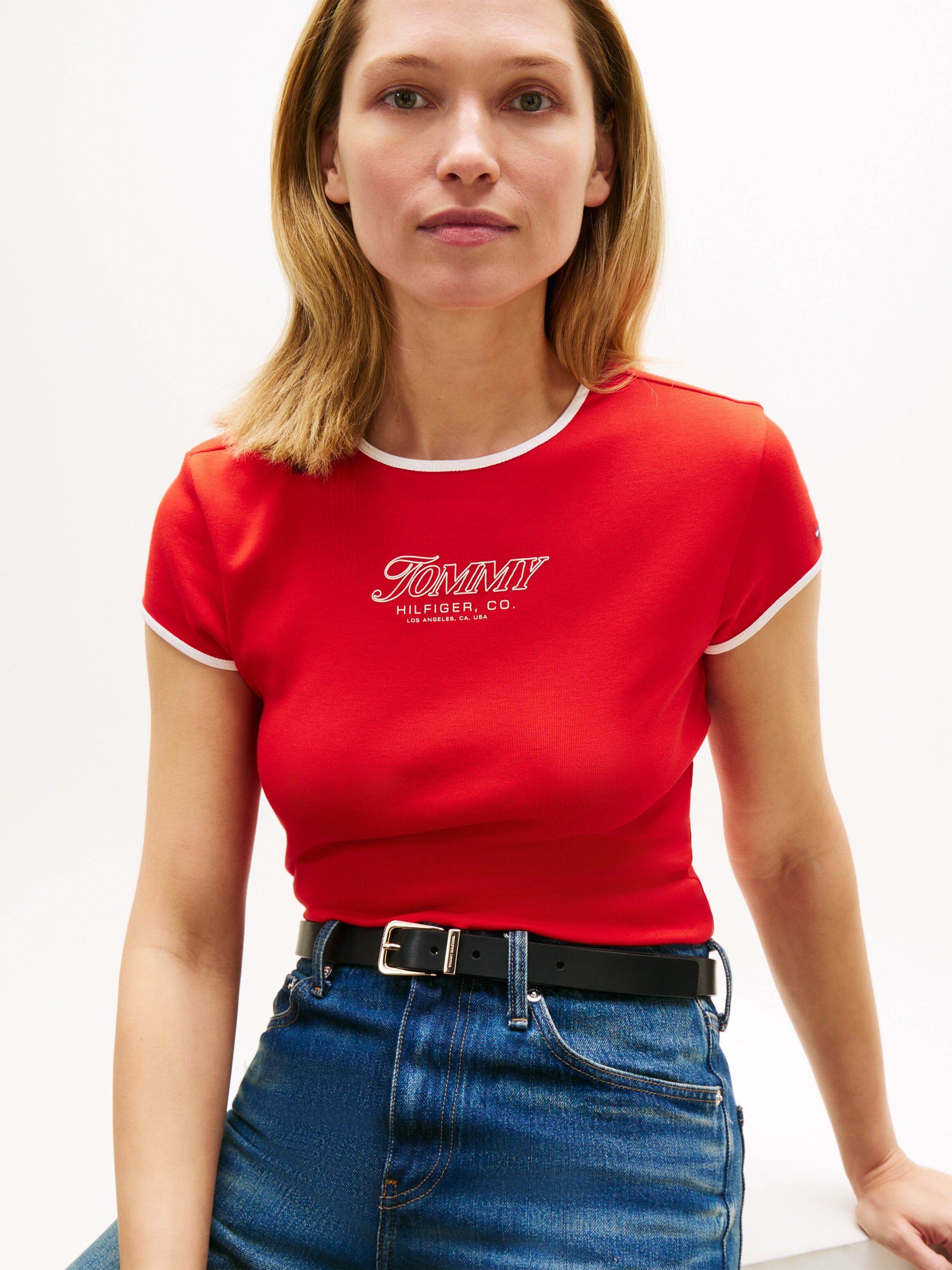 Kurzarmshirt TOMMY HILFIGER "TILT GRAPHIC SLIM C-NK SS TEE", Damen, Gr. XL (46), rot (fireworks), Single Jersey, Obermaterial: 100% Baumwolle, unifarben, slim fit normal, Rundhals, Shirts Kurzarmshirt fireworks XL (46)