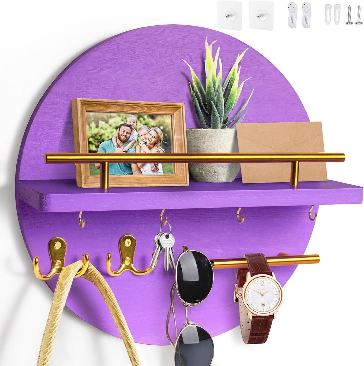 Vintage houten sleutelrek met plank voor aan de muur