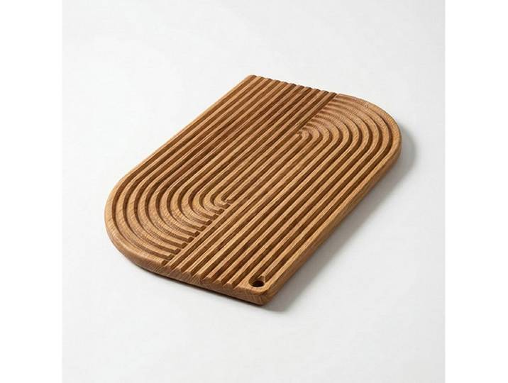 WYE Schneidebrett LINES, feinste EICHE (FSC, EU) - hochwertig verarbeitet, 42cm, Eichenholz, 2-in-1 Wendebrett: Vorne präsentieren, hinten zum Schneiden
