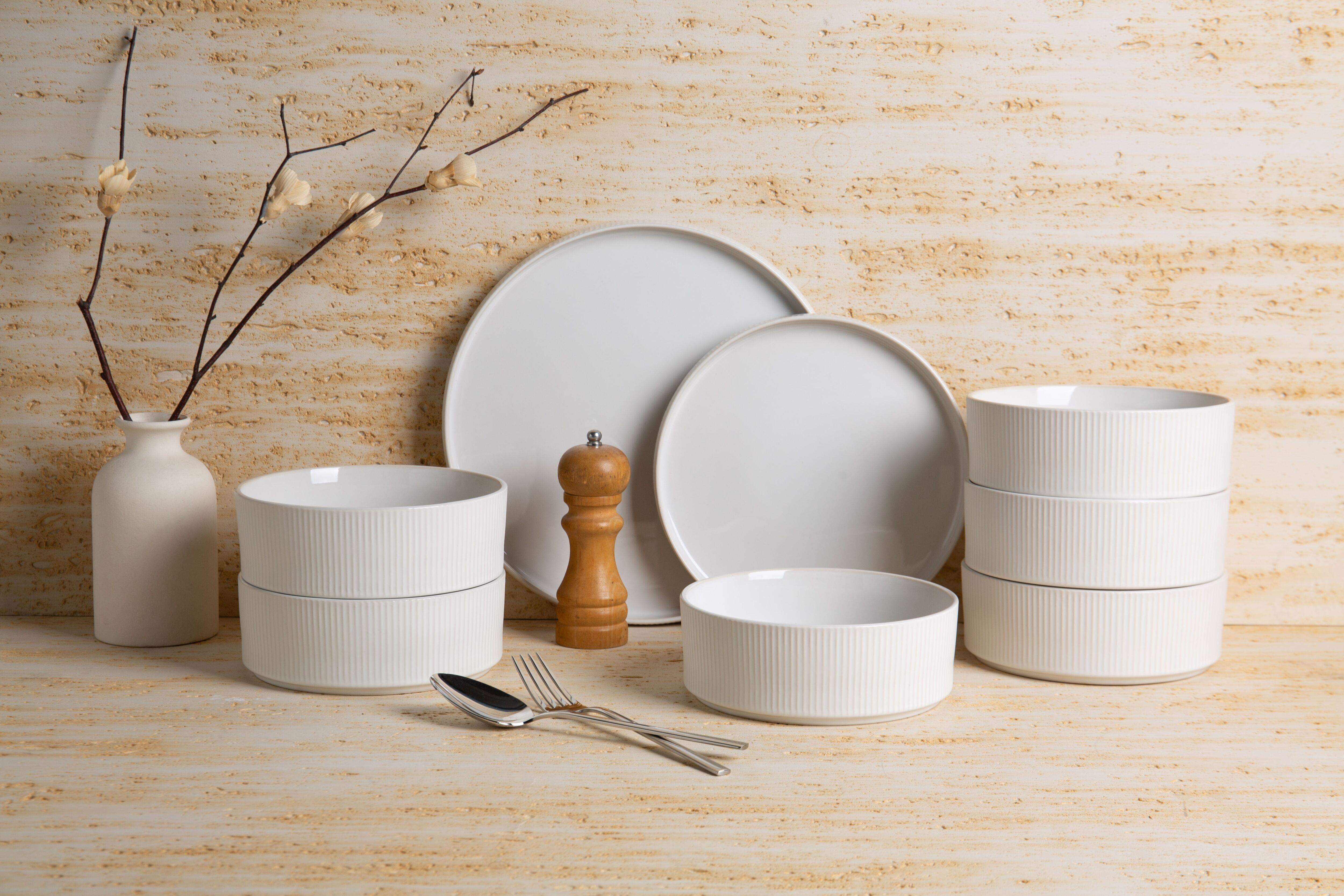 Geschirr-Set GOODPRODUCT "YLVII,aussen matt,innen reaktiv glasiert, Steinzeug, 18-tlg.für 6 Pers.", weiss (reactive weiß), 18 Stk., Steinzeug, Geschirr-Sets, Geschirr-Set, Riffeloptik, spülmaschinenfest und mikrowellengeeignet reactive weiß 18 Stk.