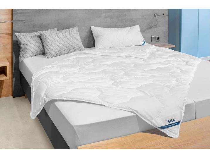 Kunstfaserbettdecke BECO Gregor, Bettdecken für Sommer und Winter, Ganzjahresdecke , weiss (weiß), B:155cm L:220cm, Bezug: 100% Polyester. Füllung: 100% Polyester, Bettdecken, Kunstfaserbettdecke, Bettdecke 135x200cm, allergiker geeignet (Hausstauballergiker)