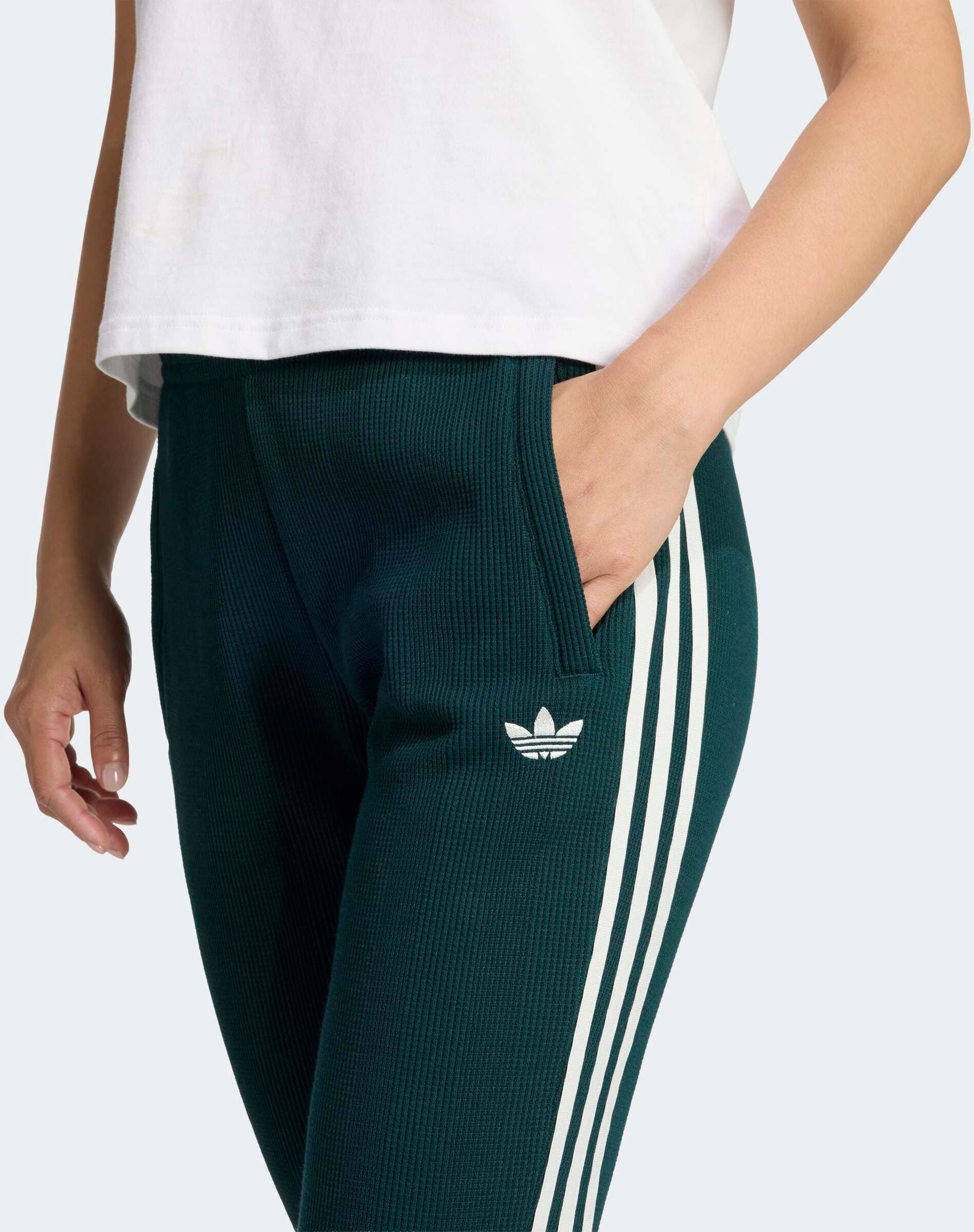 Sporthose ADIDAS ORIGINALS "ADIDAS ORIGINALS", Damen, Gr. XXL, N-Gr, grün (aurora ivy, normal, gr.), Obermaterial: 59% Baumwolle, 39% Polyester, 2% Elasthan, Hosen Sporthose aurora ivy, normal, gr. XXL, N-Gr