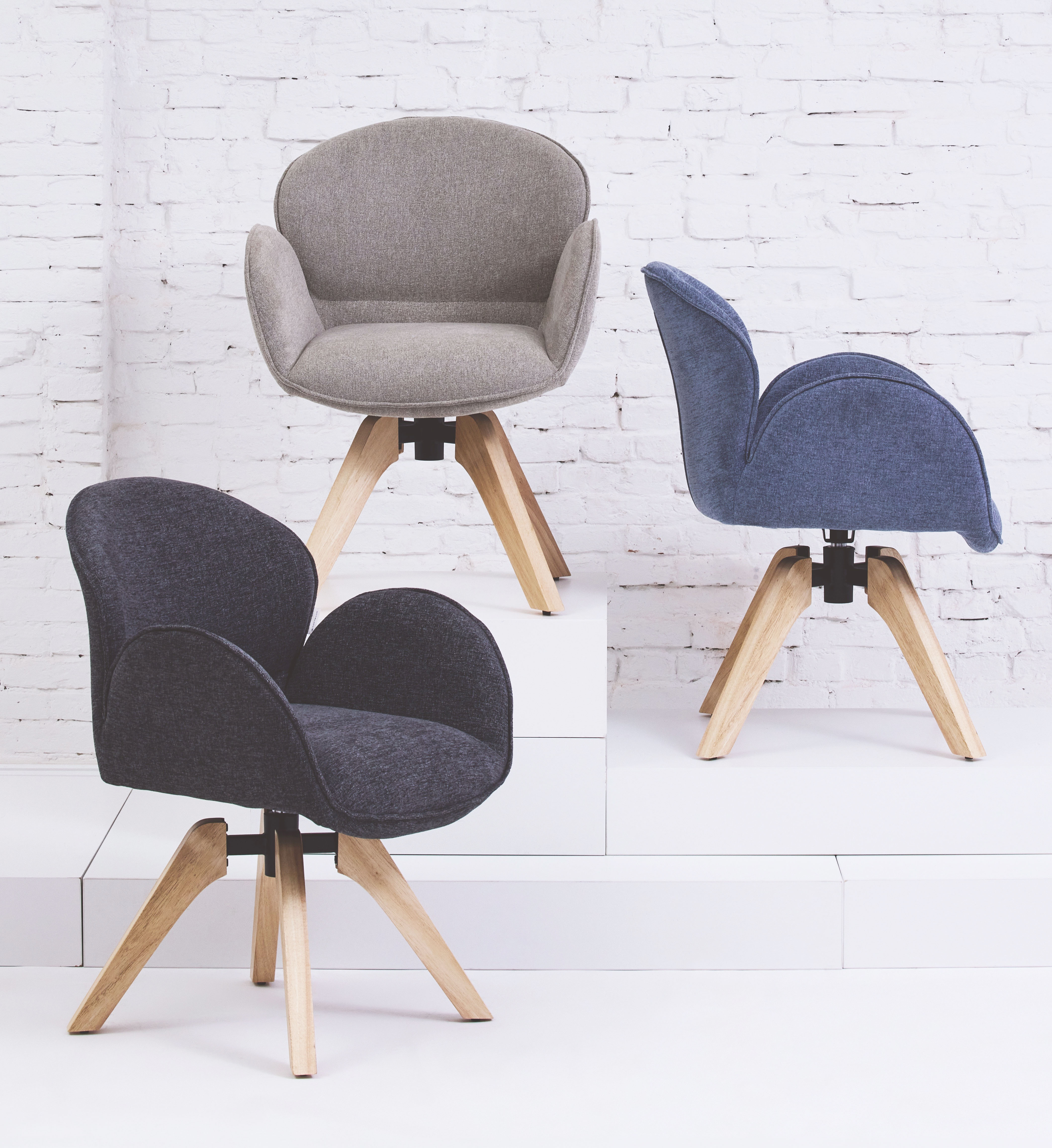 Armlehnstuhl TOM TAILOR HOME "WINGS ARMCHAIR", grau (calm ocean, rubberwood, rubberwood, fth 83 calm ocean), B:61cm H:82cm T:63,5cm, Massivholz, Stoff, Stühle, Armlehnstuhl, mit Armlehnen, drehbar, Rückholfunktion, Massivholzgestell calm ocean, rubberwood