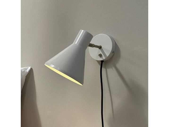 Dyberg Larsen Designer Wandleuchte Sleep, weiß / opal, für Wohn- / Esszimmer, Metall, Design