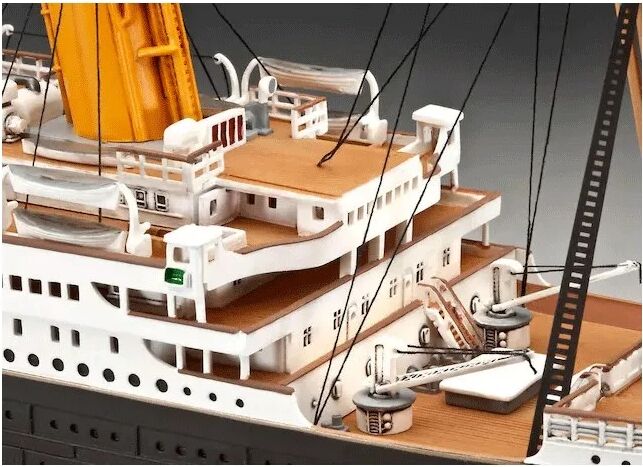 Maquette 100th Anniversary Edition R.M.S Titanic échelle 1:400 - Revell