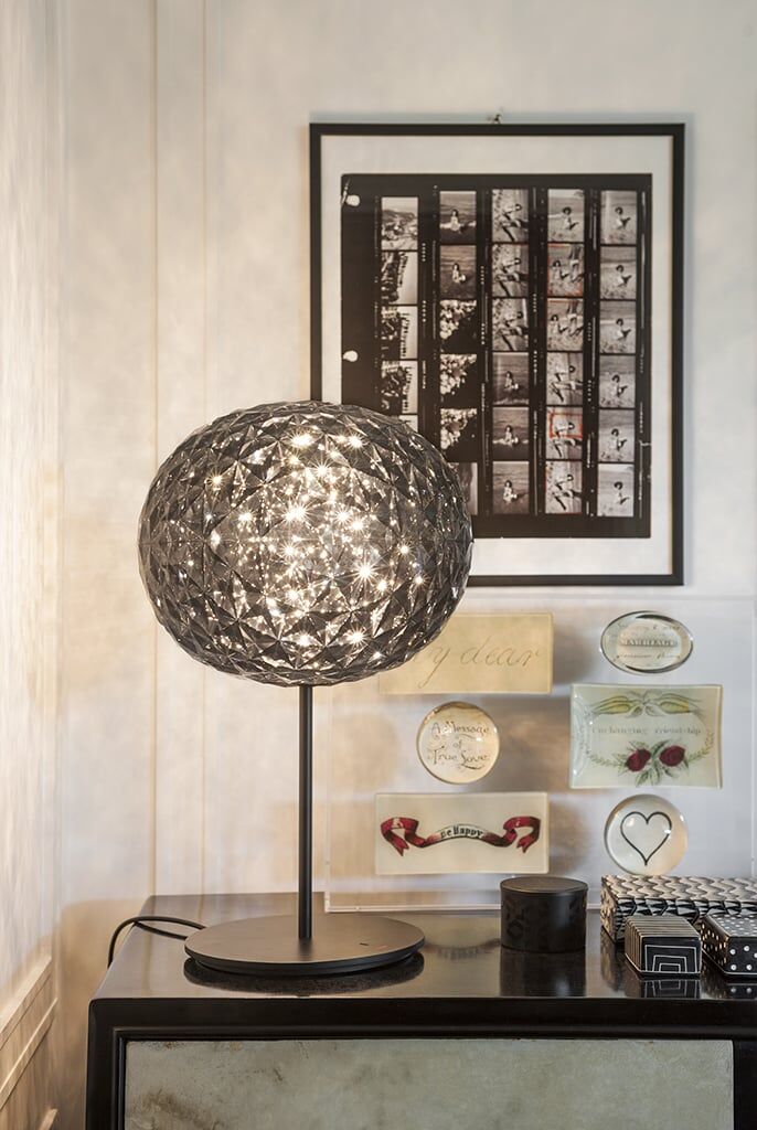 Kartell Planet LED Tischleuchte mit Standfuß (mit Standfuß und Dimmer, grau) mit Standfuß und Dimmer   grau