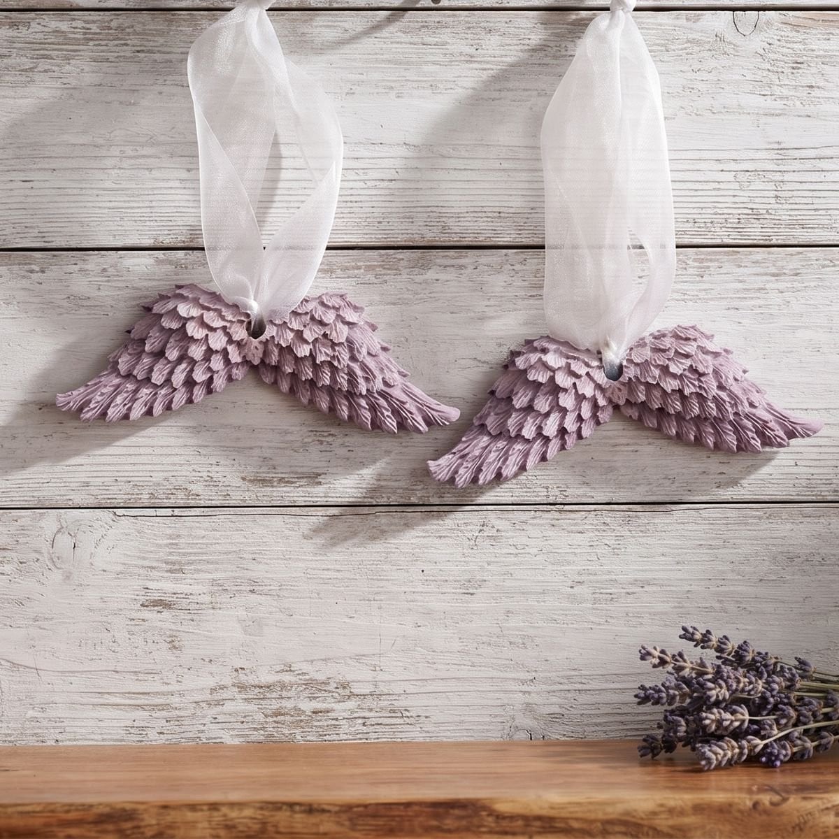 Engelenvleugels Decoratie Hangers Lavendel - 2 stuks - Geluksbrengers met wit organza lint