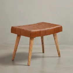 KADIMA DESIGN Moderner Chesterfield-Lederhocker, Echtleder und Naturholz, 120 kg Belastbarkeit.