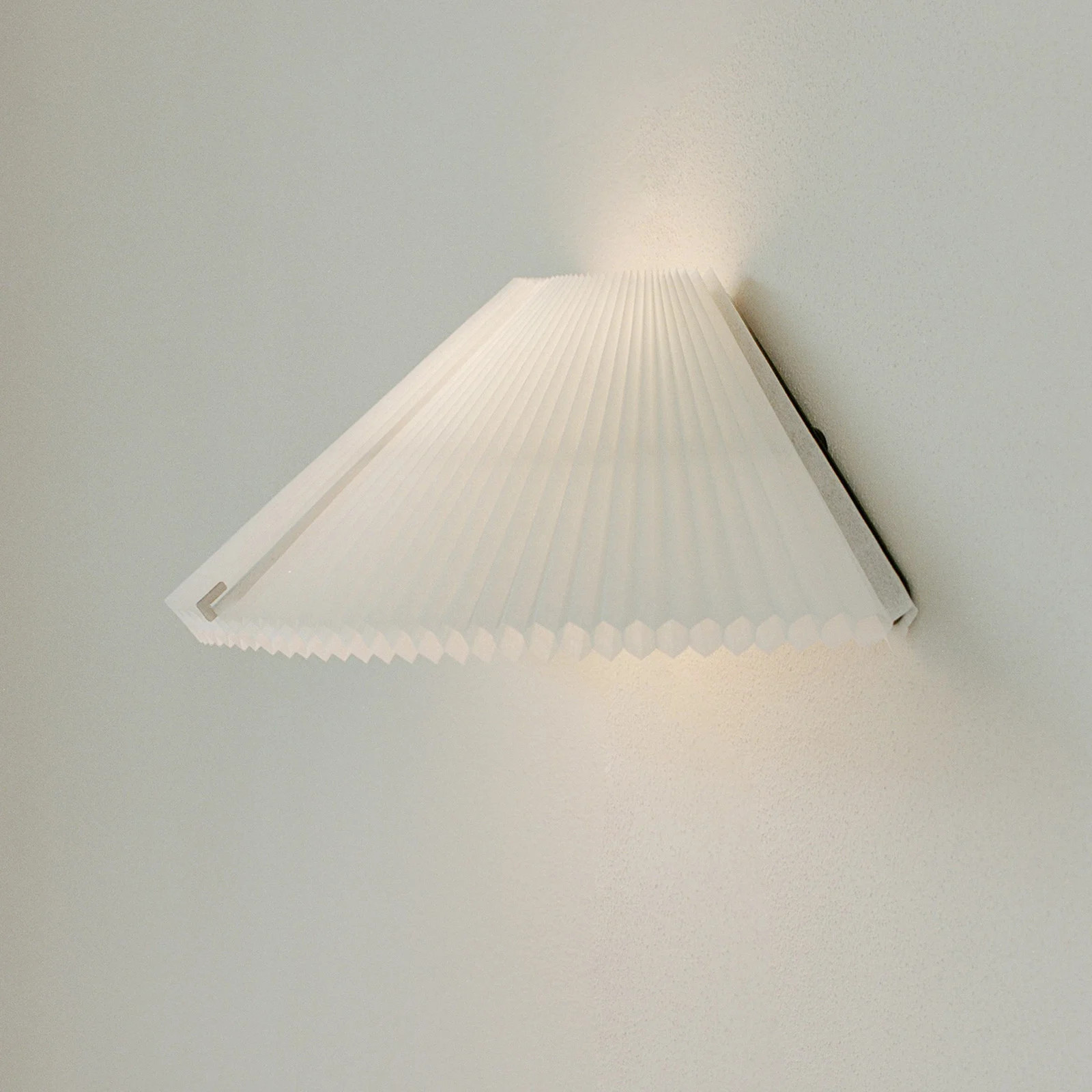 New Works Nebra Wandlamp Wit met Textiel en LED
