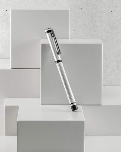 Penna roller STAIN in metallo nero, design geometrico, con gift box Personalizzate o neutre Branve