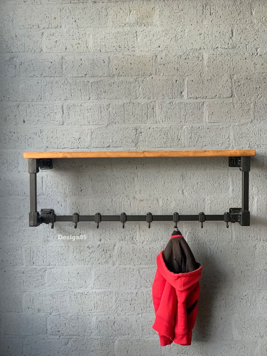 Industriële Wandkapstok met Hoedenplank van Hout en Zwart Staal – Design85