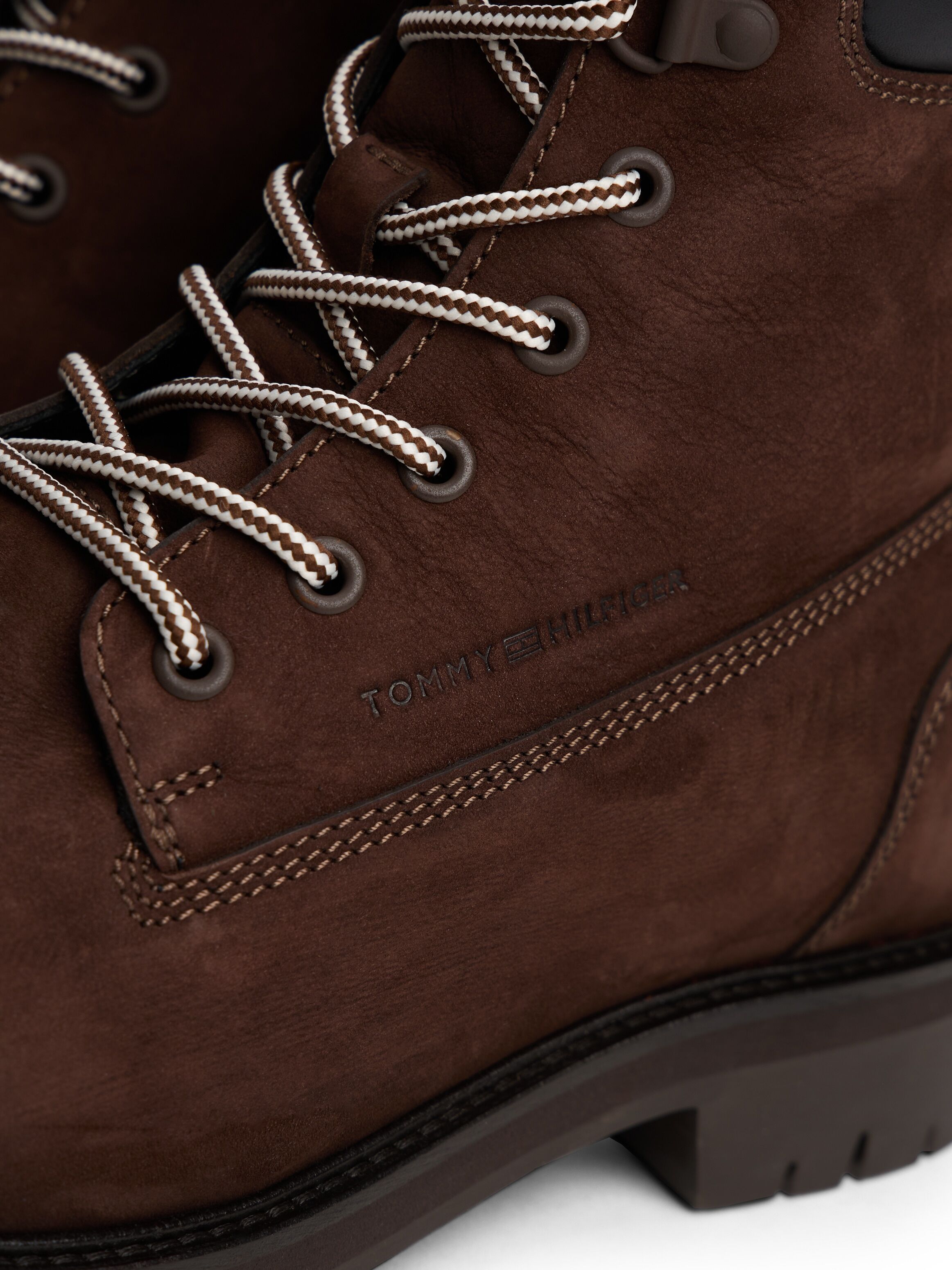Schnürboots TOMMY HILFIGER "FLEX TH OUTDOOR W NBK BOOT", Herren, Gr. 42, Leder Textil, braun (dunkelbraun), Schuhe Schnürboots, Blockabsatz, Outdoorschuh mit Ösen, im Bersteigerlook