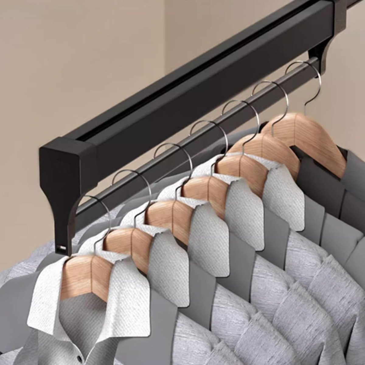 Intrekbare kledingstang met antislip ontwerp in zwart, verstelbaar tot 61 cm