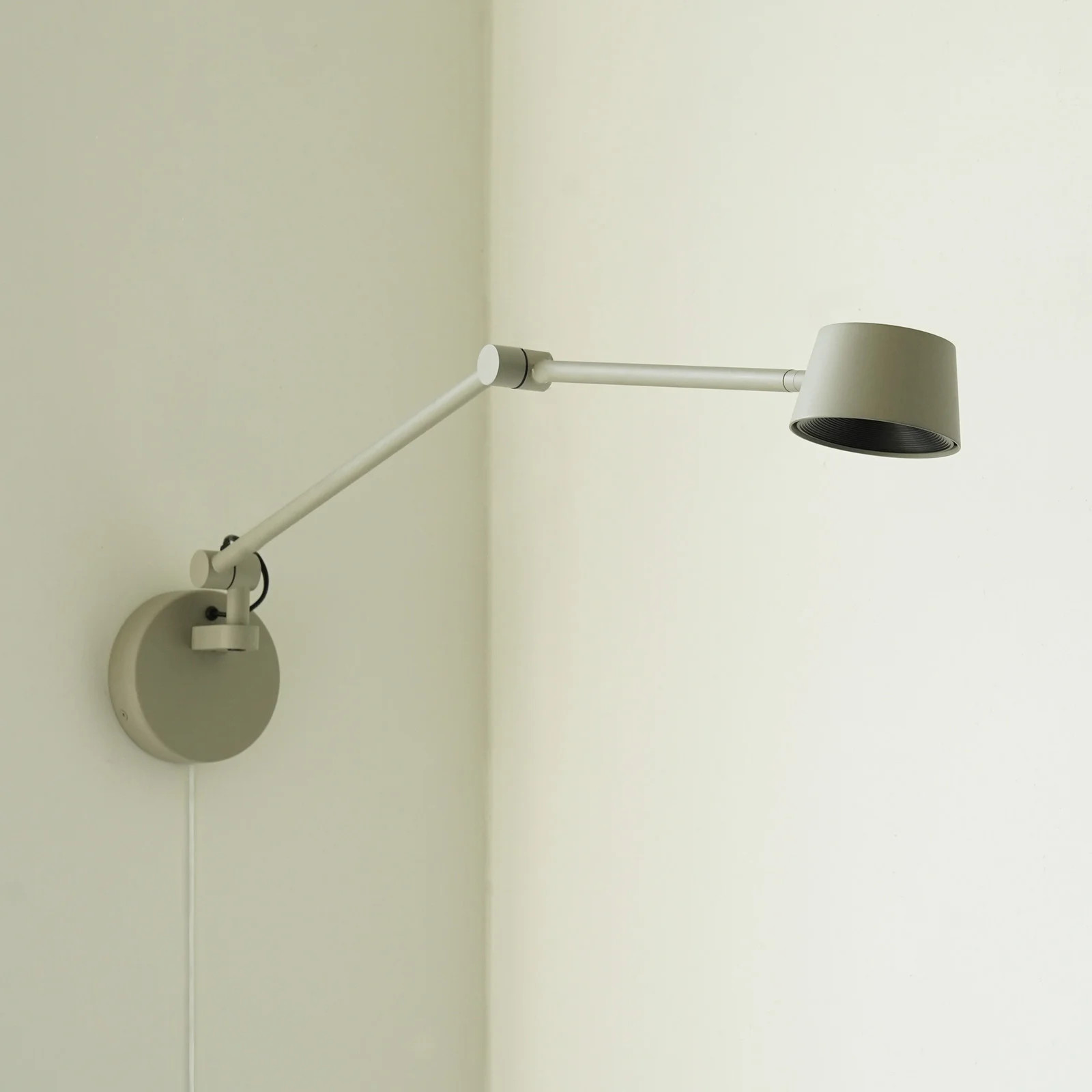 Antidark Direction LED wandlamp - Grijs mat - Metaal - Uitsteek 53 cm