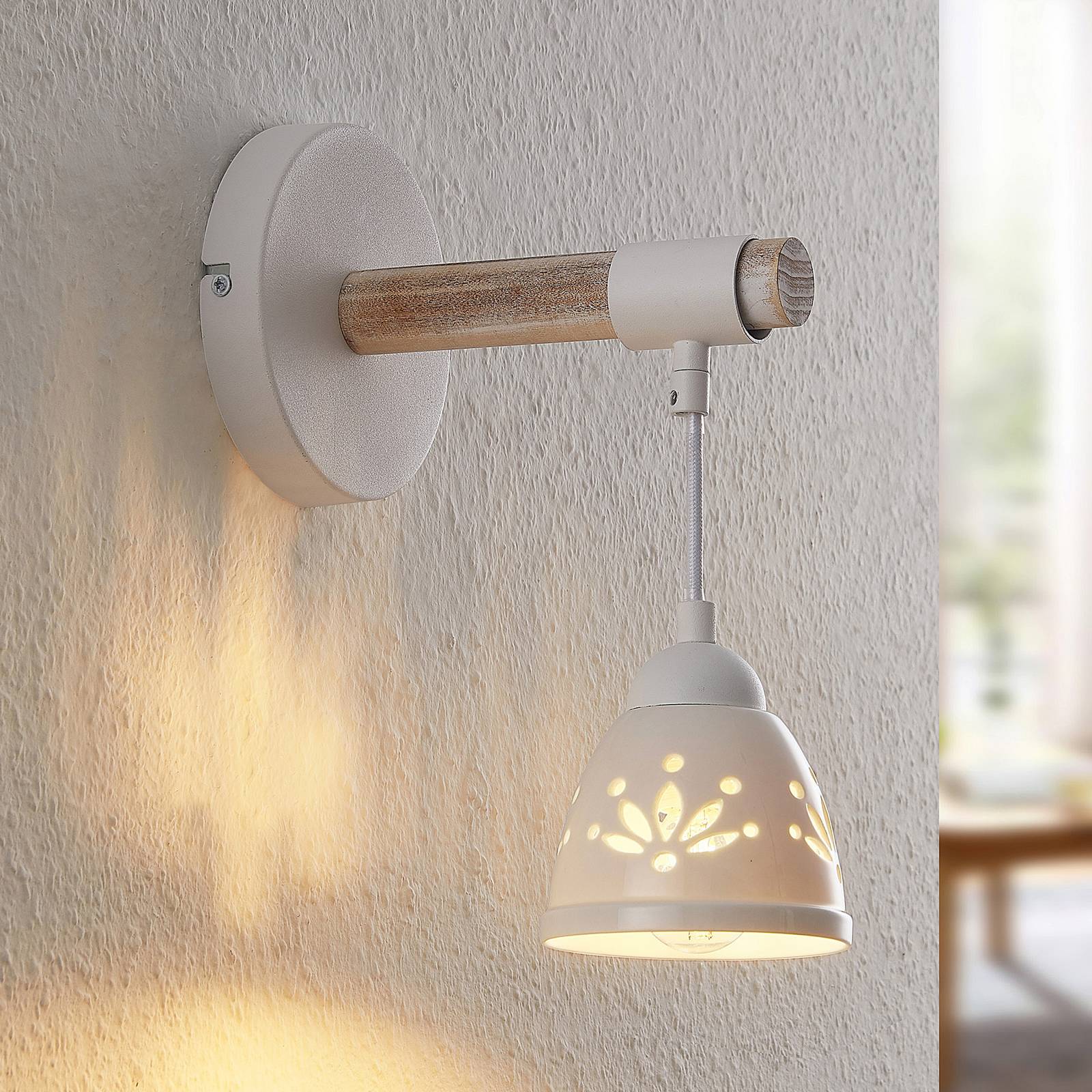 Wall Light Pimana Lindby, dimmable, Light wood, Living / Dining Room, Wood, Country House / Rustic, Wall Light