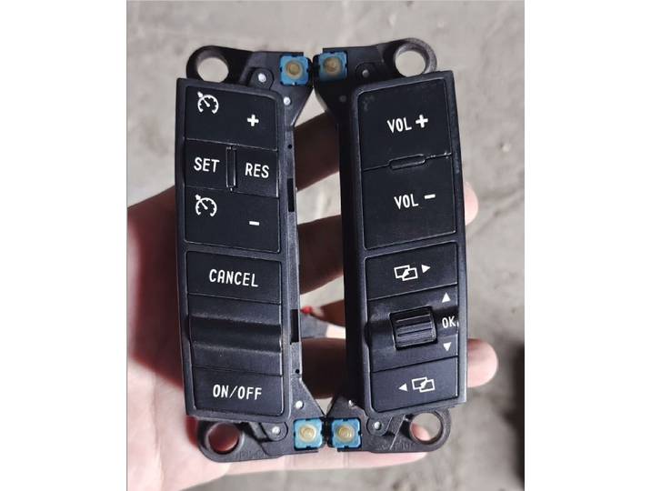 1 paire de boutons de commande de régulateur de volant d'occasion (seconde main), interrupteur multifonction pour VW Touareg