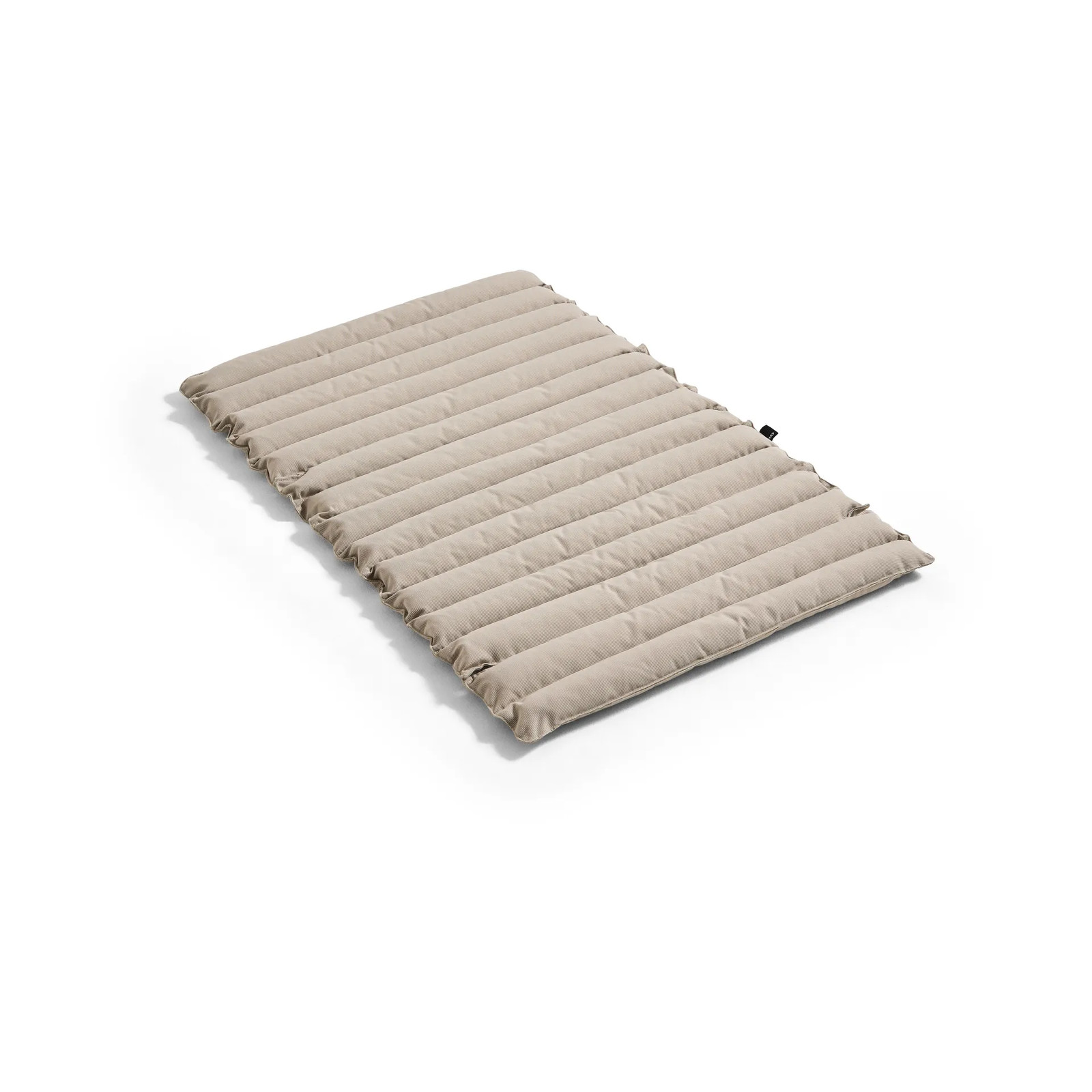HAY Traverse Quilted Lounge Chair Rug en Zitkussen Beige Sand
