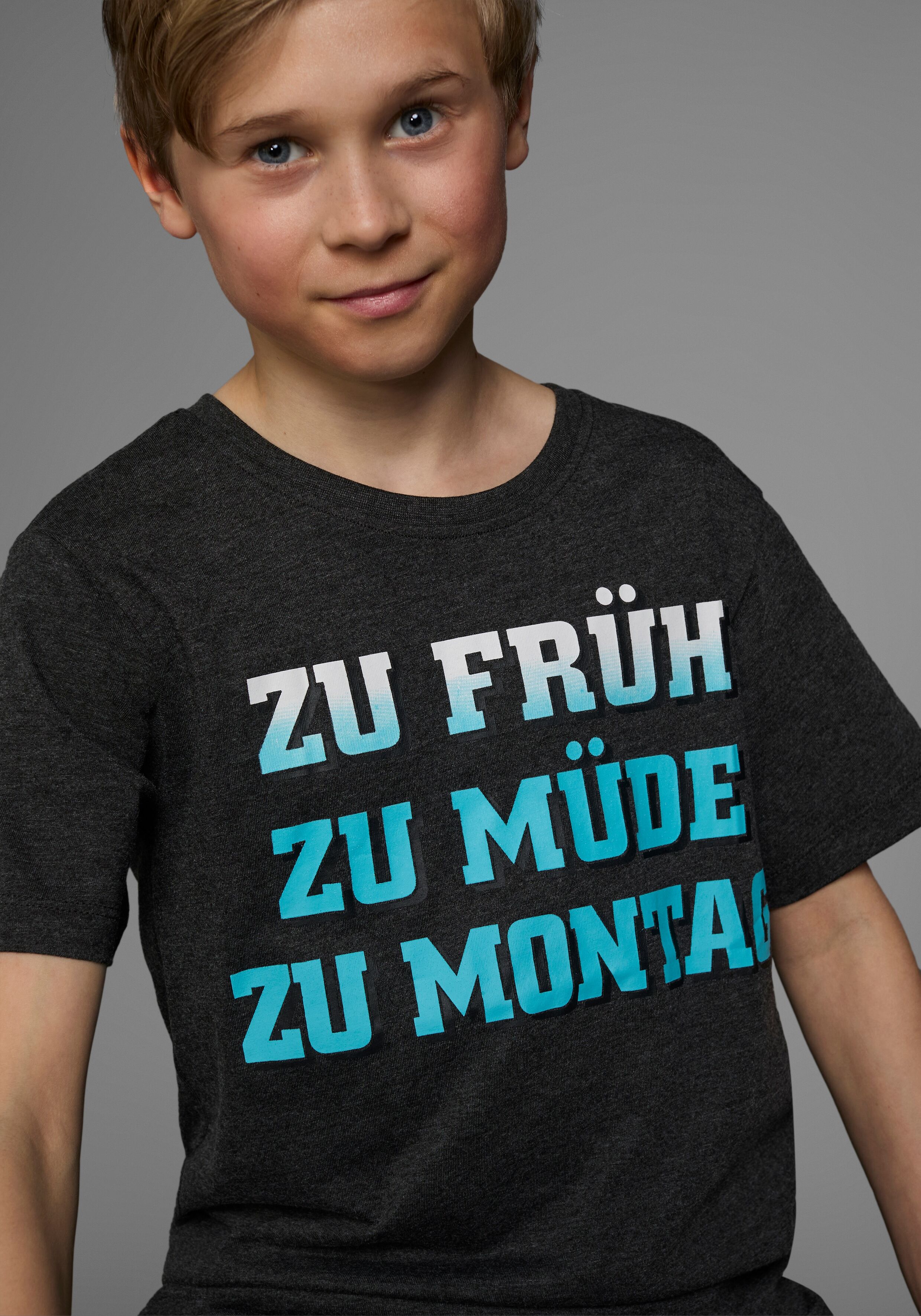 T-Shirt KIDSWORLD "Mit Spruch: ZU FRÜH, ZU MÜDE...", Jungen, Gr. 176/182, grau (anthrazit), Jersey, Obermaterial: 60% Baumwolle, 40% Polyester, meliert, Basic, Basic, Rundhals, Shirts T-Shirt, Kurzarm, Basic-Passform, mit stylischem Print, Rundhalsausschn
