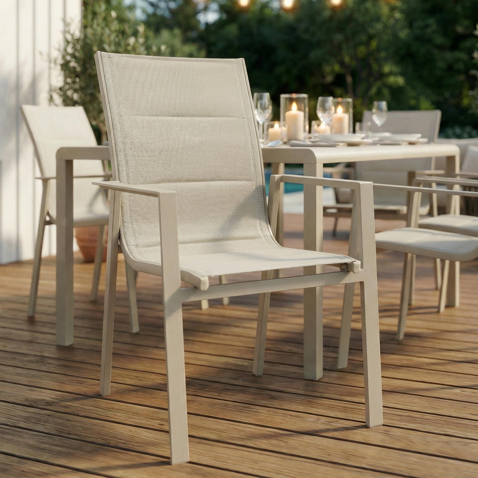 Gartenstühle TRAPANI 6er Set, Champagner - stapelbar aus Metall, mit Armlehnen, Hochlehner, modernes Design, pflegeleicht, sanft gepolstert mit wetterfestem Textilene Bezug
