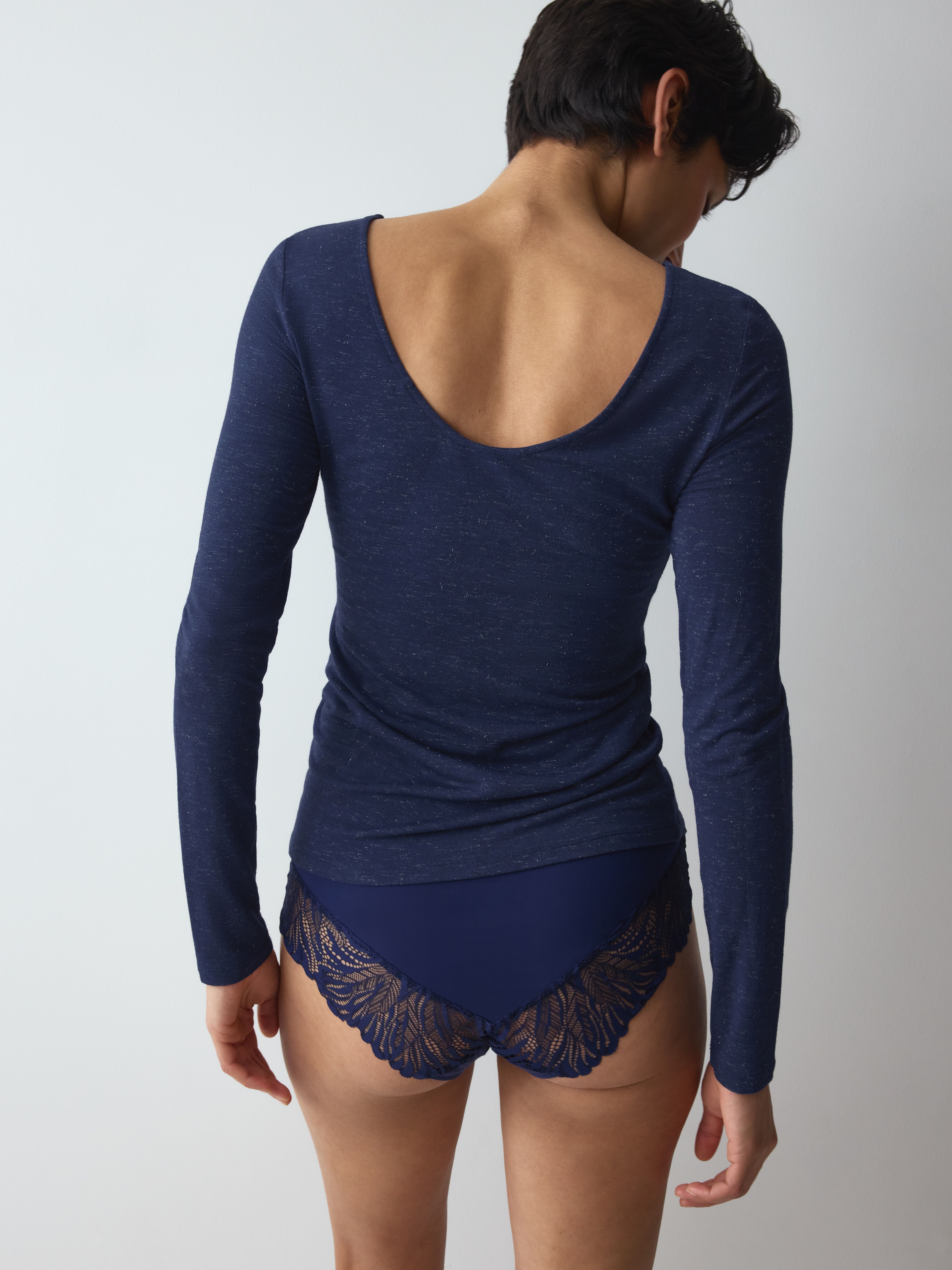 Langarmshirt TRIUMPH "Beauty Layers Top LSL Lurex", Damen, Gr. L, blau (admiral), Single Jersey, Obermaterial: 93% Modal, 5% Elasthan, 2% metallisierte Faser (LUREX), Shirts Langarmshirt, Lurex-Schimmer admiral L
