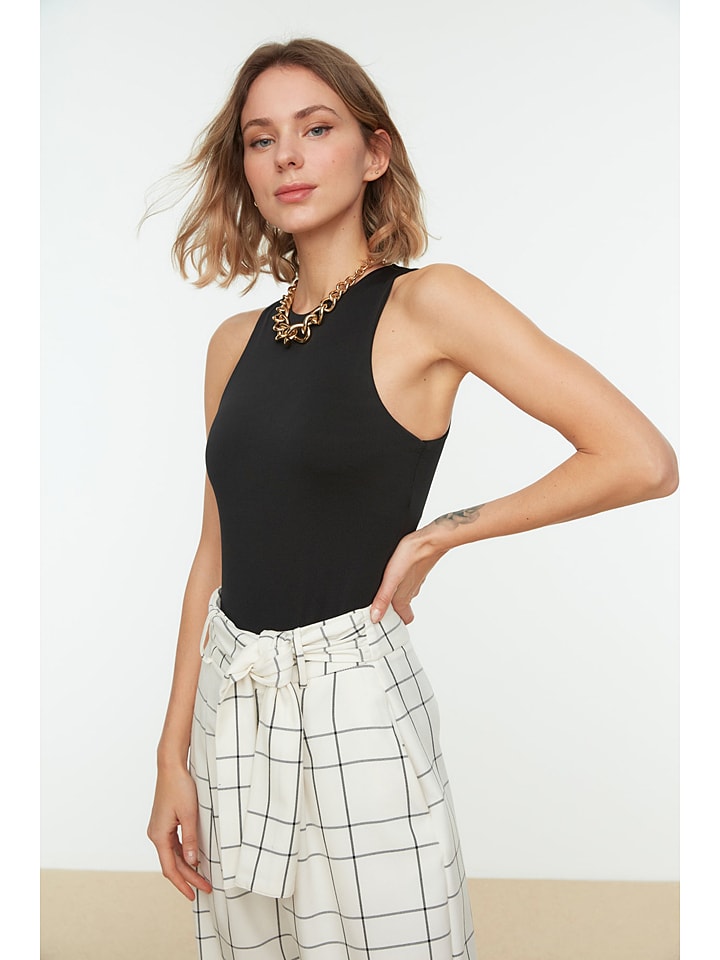 trendyol Body in Schwarz - L