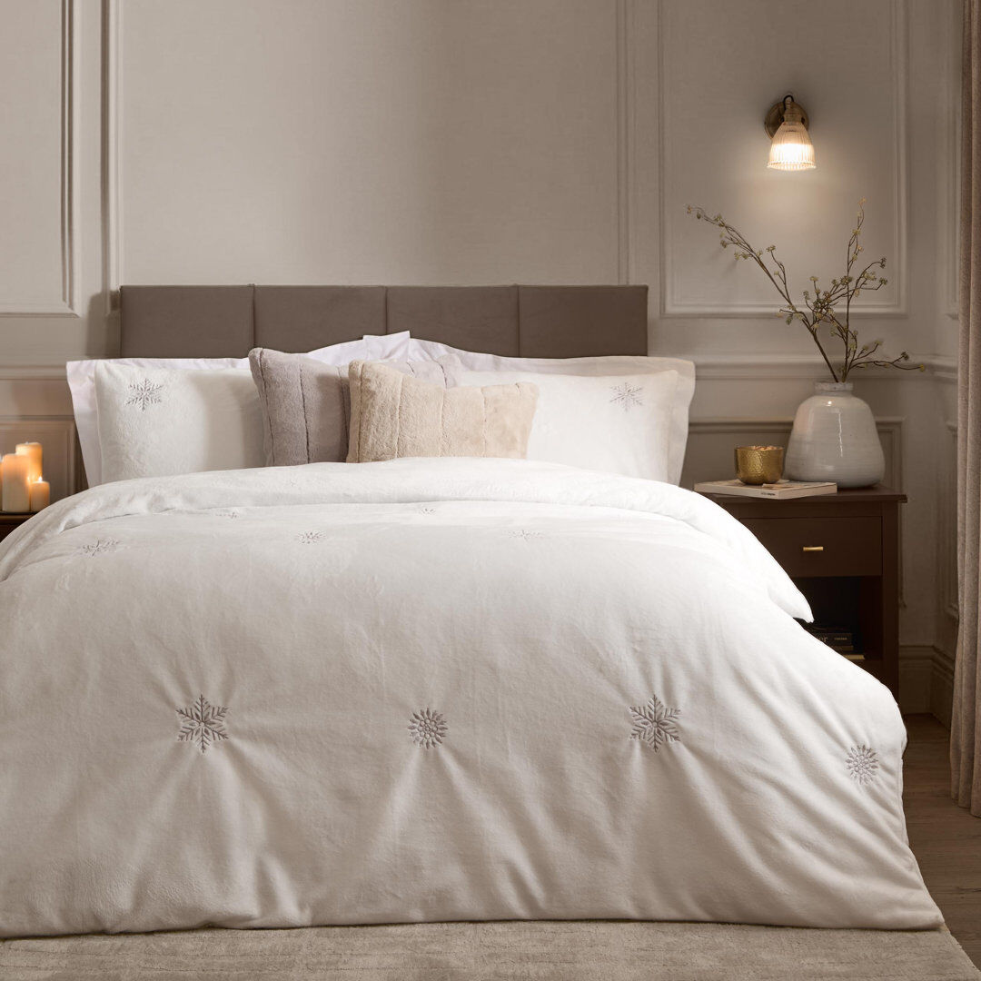 Paoletti Frosted Snowflake Embroidered Duvet Cover Set White King Size Bed Duvet Cover + 2 Pillowcases