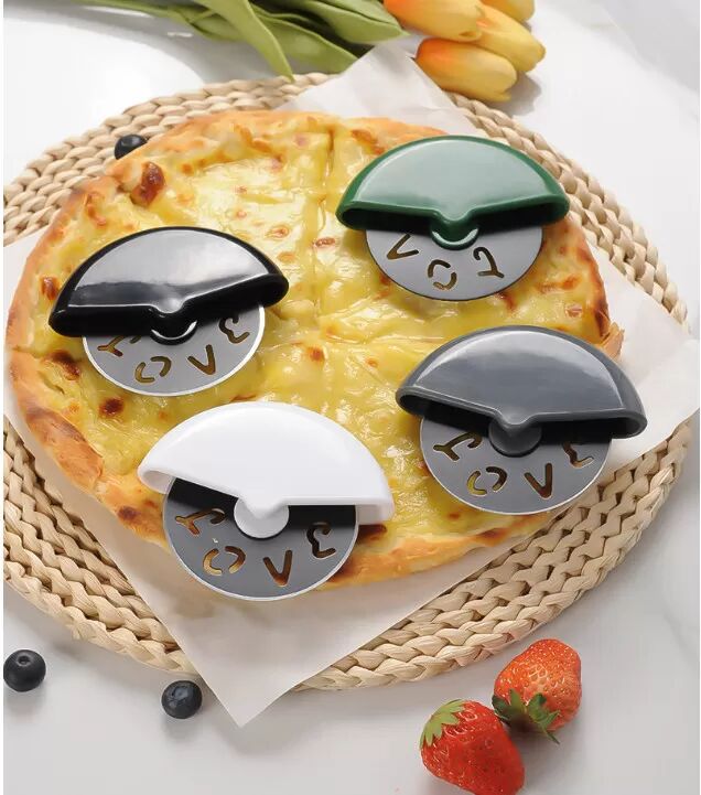 INF Runder Pizzaschneider aus Edelstahl Schwarz