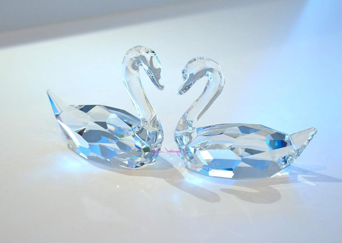 Helder Kristallen Zwanen Beeldjes met Gefacetteerde Basis voor Woonkamer Decoratie - 17,5 x 7,8 cm