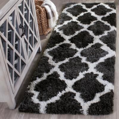 SAFAVIEH Handmade Barcelona Shag Attie Polyester Rug