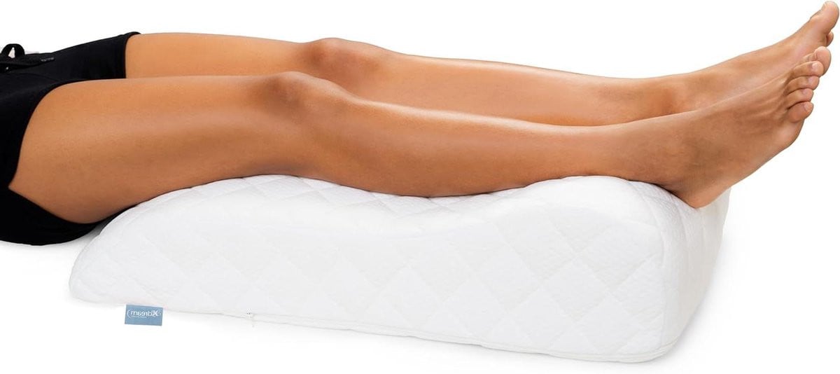 Wit Venenkussen Ergonomisch Gevormd Beensteunkussen voor Ontspannen Benen 68 x 40 cm