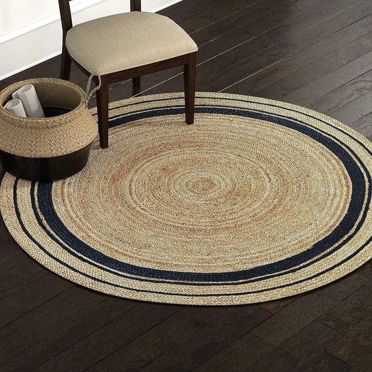 Handgeweven rond jute vloerkleed in rustieke stijl