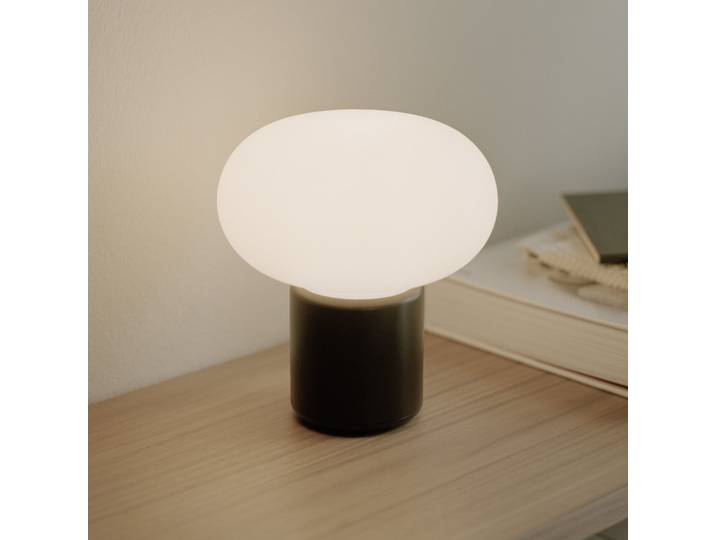 Karl-Johan Portable Tischleuchte IP65 Cold Black - New Works - Terrasse - Design - Kunststoff - Mit Schirm