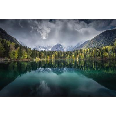 Fototapete PAPERMOON "Photo-Art CLARA GAMITO, BERGSEE AN BEWÖLKTEM TAG", bunt, B:5m L:2,8m, Vlies, Tapeten
