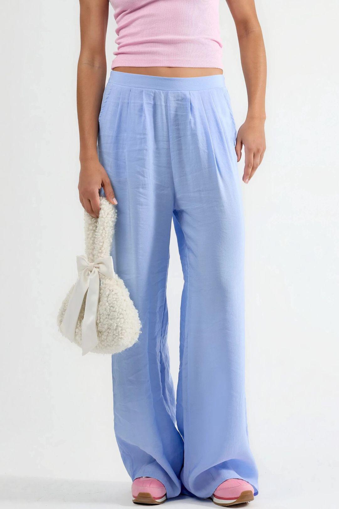 Hosen mit weitem Schnitt und Falten