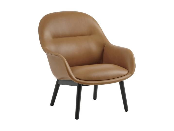 Muuto Fiber Lounge Sessel mit Eichenbeinen Refine leather cognac-black