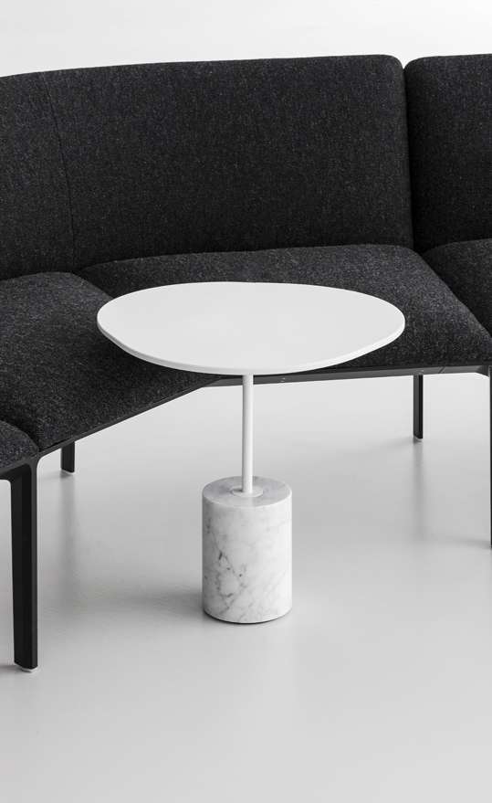 Lapalma Jey Couchtisch (40cm dreieckig, Beton / weiß, 45cm, HPL Fenix weiß) 40cm dreieckig   Beton / weiß   45cm   HPL Fenix weiß
