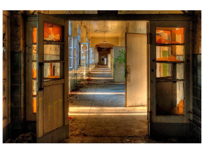 Alubild Lost Place Flur 3 image LAND