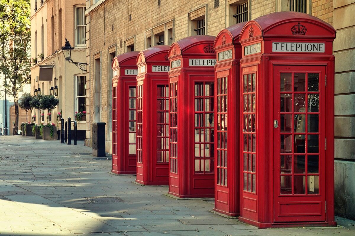 Fototapete PAPERMOON "London Telefonzellen", bunt, B:3m L:2,23m, Vlies, Tapeten, Fototapete bunt B/L: 3m x 2,23m, Bahnen: 6 Stk.