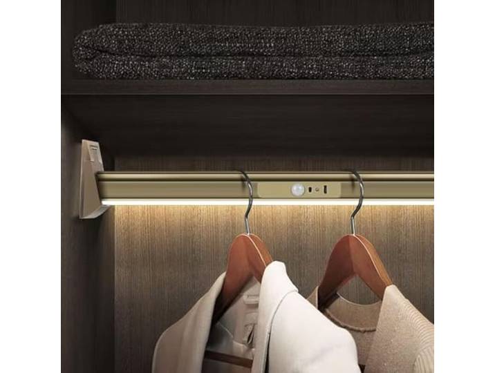 Kleiderstange Für Den Kleiderschrank Mit Integrierter LED-Beleuchtung - 2-in-1-Kleiderstange, Kleiderstange Aus Aluminium Zum Aufhängen Von Kleidung, Betrieb Mit Lithiumbatterie,Tragkraft 50Kg(950mm)