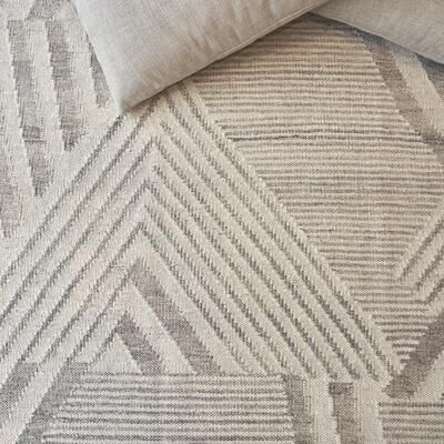 EXQUISITE RUGS Scandinavian Hand-loomed New Zealand Wool Grey/Ivory Area Rug.