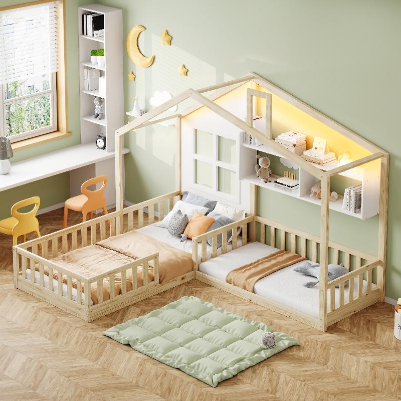 Kinderbett 90x200cm als Bodenbett mit Lattenrost, Hausbett für Kinder mit Fenstern, Regalen, LED-Lichtband und Sicherheitsgitter in Naturholz