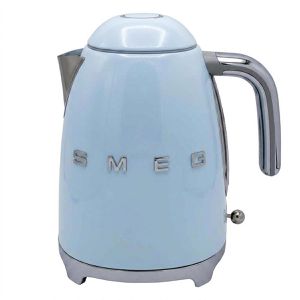 Smeg Wasserkocher KLF03PBEU 50er Retro Style, 1,7 Liter, 2400 W, Edelstahlgehäuse, pastellblau