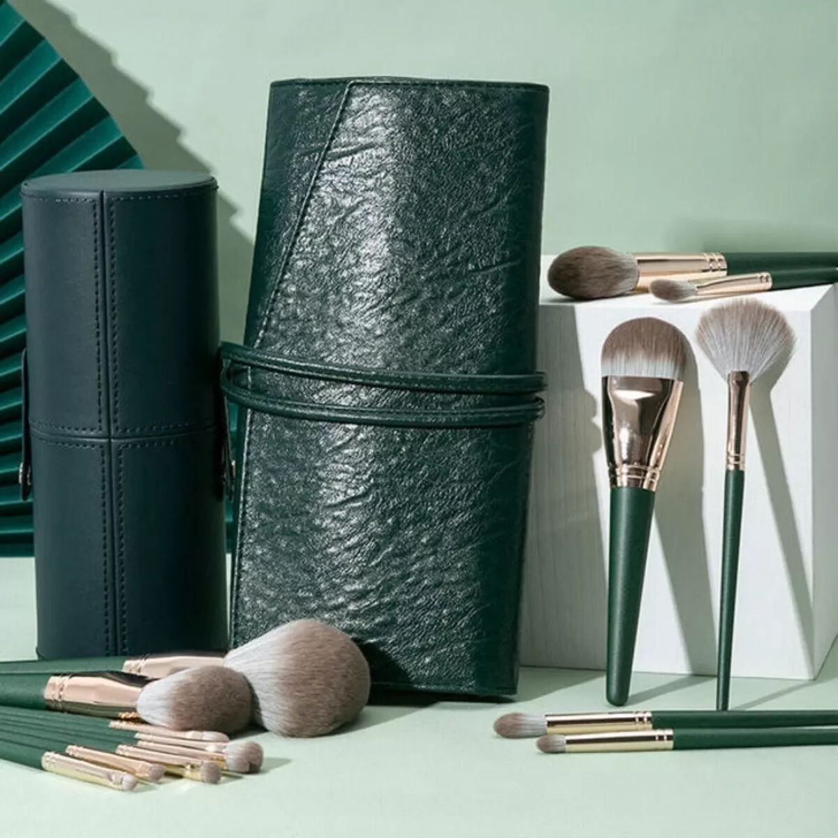 INF 14-teiliges Green Cloud Make-up-Pinsel-Set – Weiche synthetische Borsten, Komplettes Gesichtskit mit Kunststoffgriffen