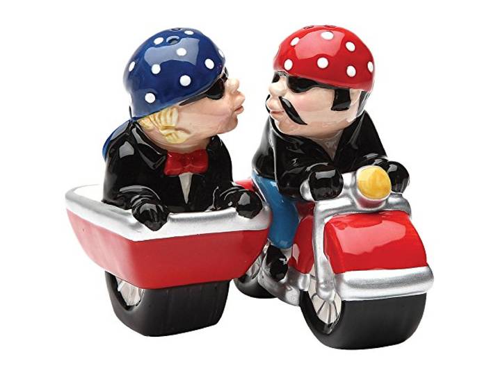 Mann und Frau Biker Motorrad und Beiwagen Salz und Pfefferstreuer Set