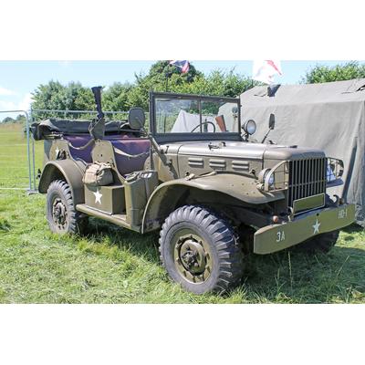 Fototapete PAPERMOON "Vintage Militär Jeep", bunt, B:2,5m L:1,86m, Vlies, Tapeten