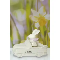Hase Albano im Auto mit Schal 15,5cm