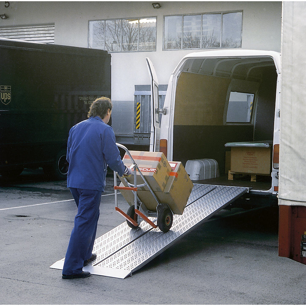 kaiserkraft Aluminium-Verladeschiene, Lauffläche gelocht, Tragfähigkeit 870 kg, Schienenbreite 600 mm