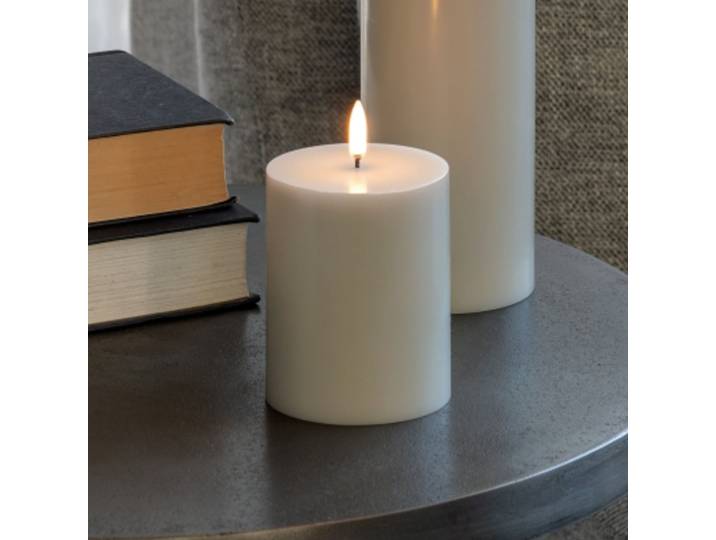 PILLAR LED-Kerze, hellgrau Höhe 10 cm Wachs - Uyuni Lighting - Wohnzimmer - Sonstige - Einflammig