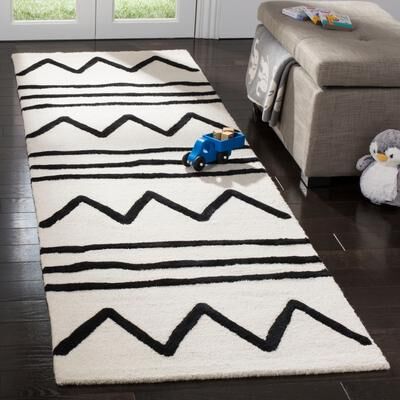 SAFAVIEH Handmade Kids Samra Wool Rug