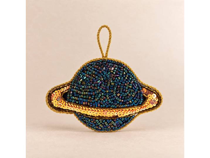 Weihnachtsplaneten-Ornament aus blauen und goldenen Perlen